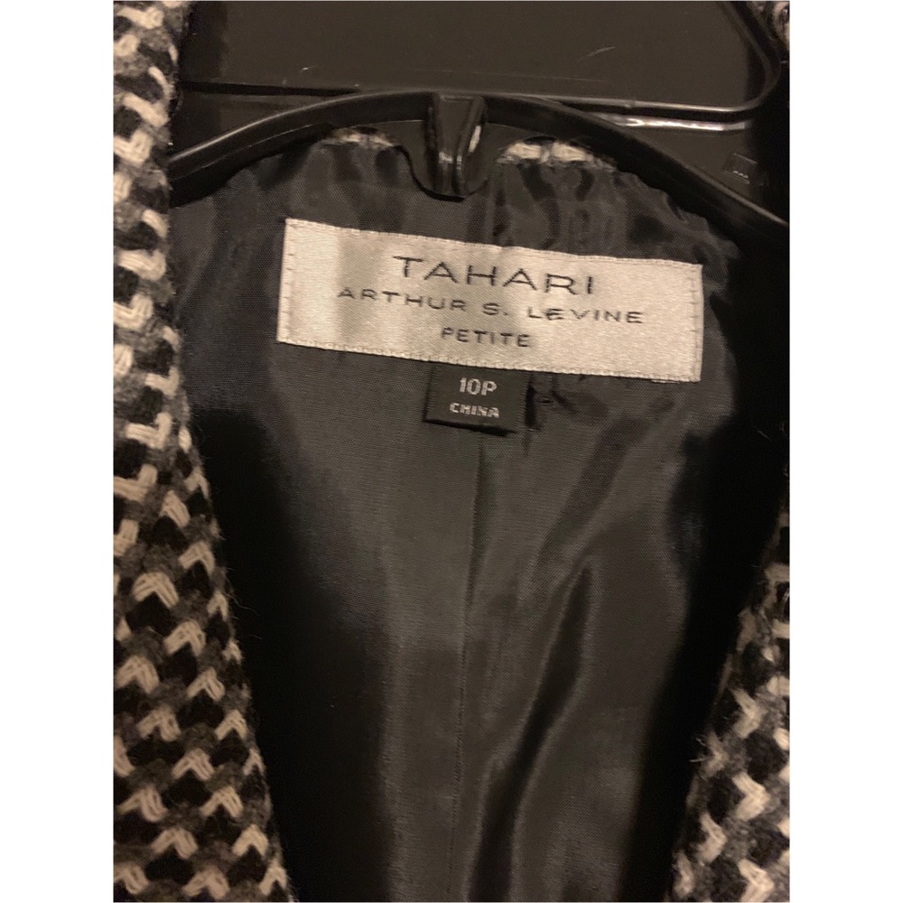 Tahari 2 piece suit - Picture 2 of 3